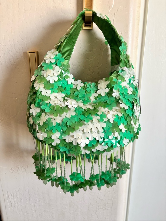 Handbags - NWT Handcrafted Green Floral Sequin Bag w/ dangling fringe- Mint, Green & White